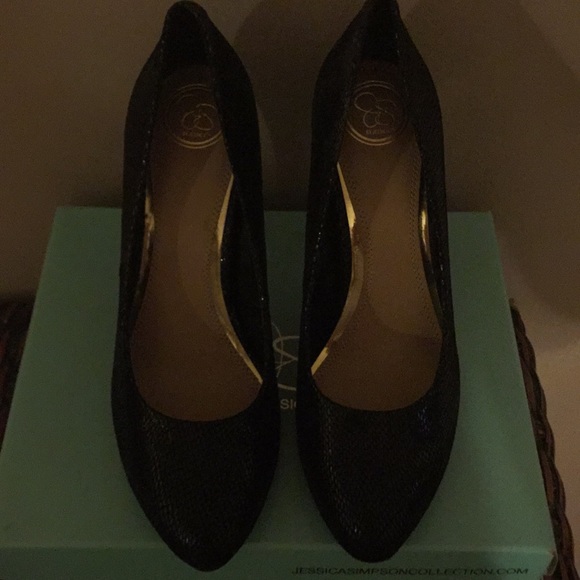 Pumps - Picture 2 of 4